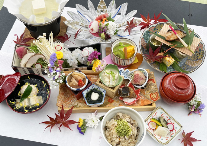 鴨と季節野菜の小鍋付き会席御膳